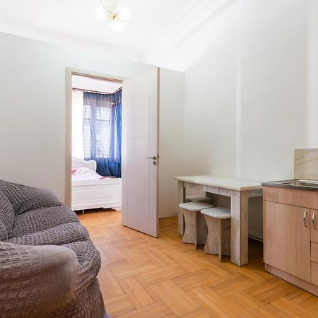 Center 4 You Hotel Тбилиси Екстериор снимка