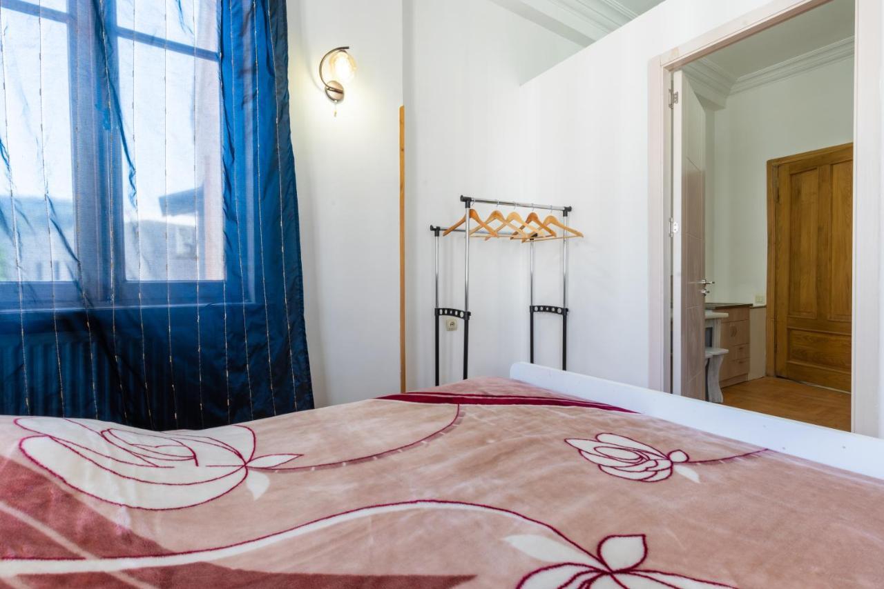 Center 4 You Hotel Тбилиси Екстериор снимка