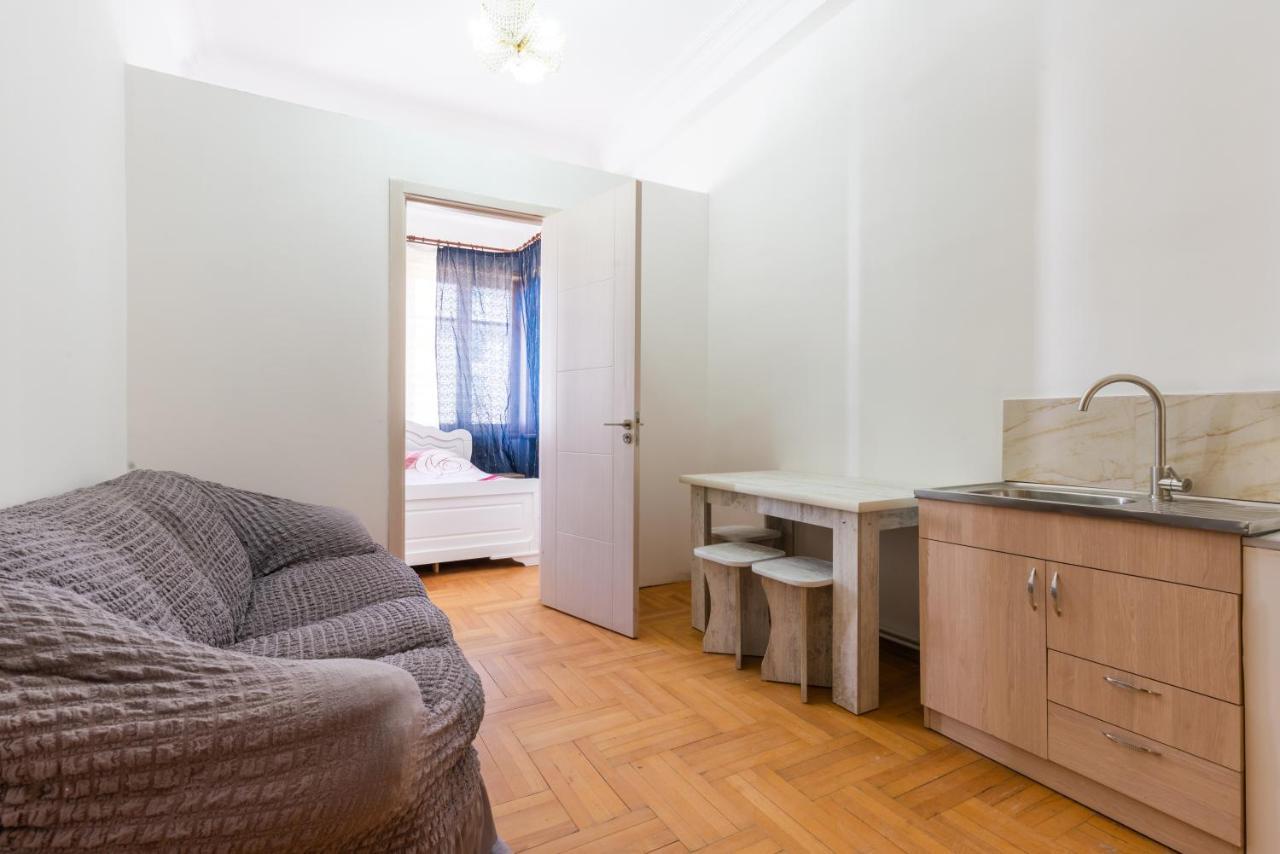 Center 4 You Hotel Тбилиси Екстериор снимка
