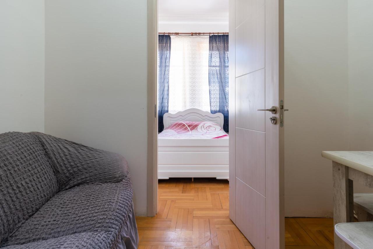 Center 4 You Hotel Тбилиси Екстериор снимка
