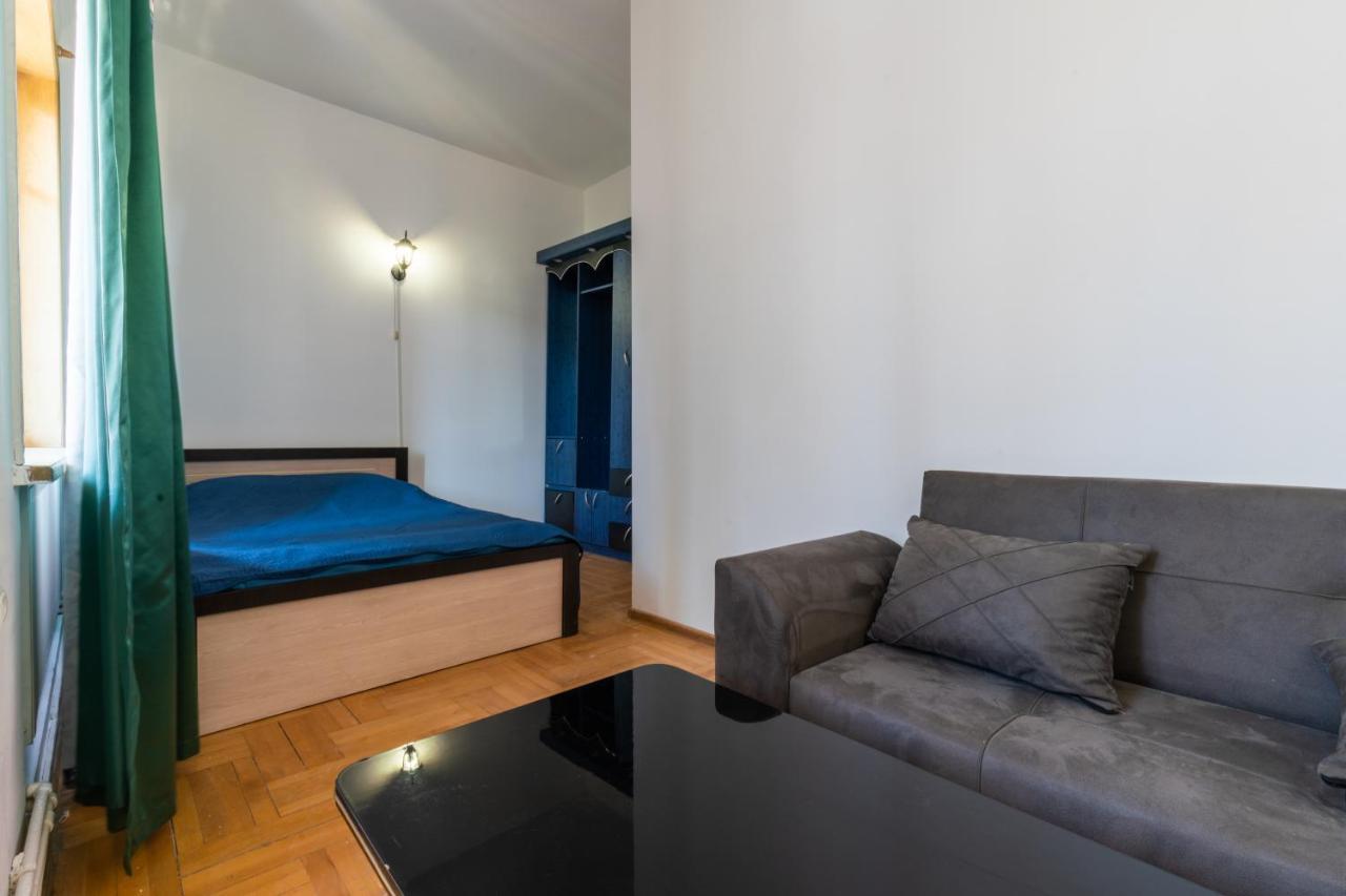 Center 4 You Hotel Тбилиси Екстериор снимка