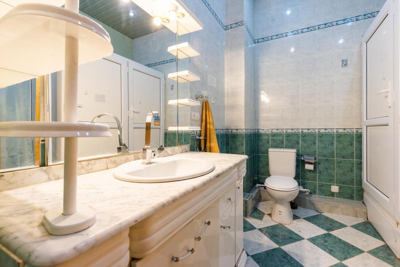 Center 4 You Hotel Тбилиси Екстериор снимка