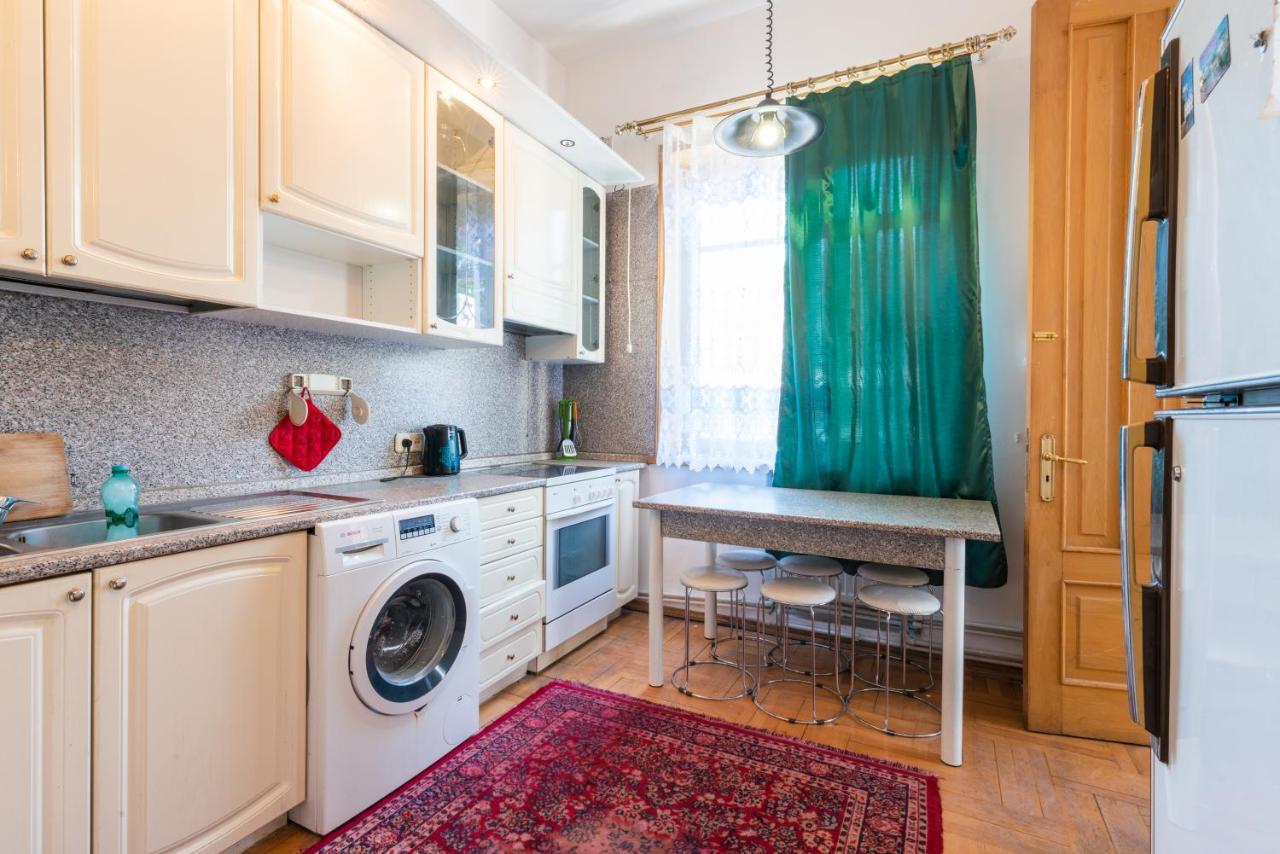 Center 4 You Hotel Тбилиси Екстериор снимка