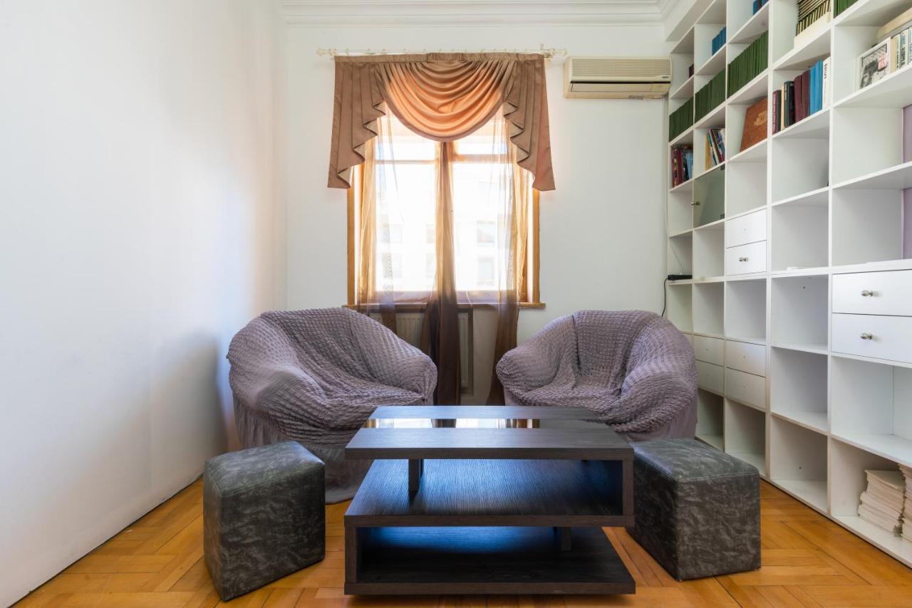 Center 4 You Hotel Тбилиси Екстериор снимка
