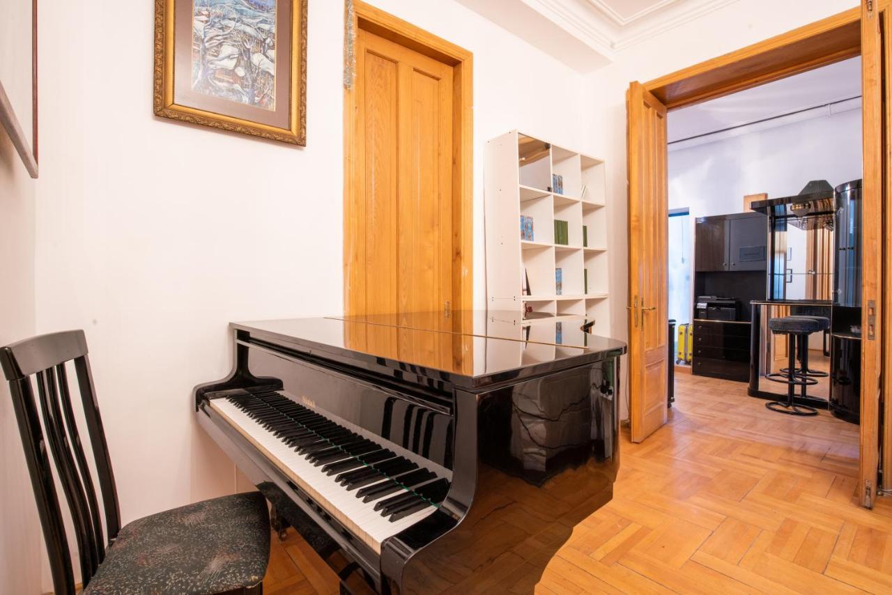 Center 4 You Hotel Тбилиси Екстериор снимка