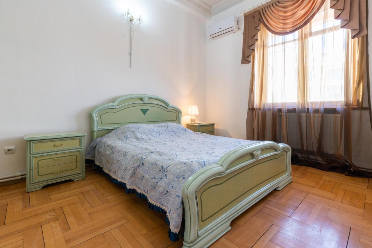 Center 4 You Hotel Тбилиси Екстериор снимка