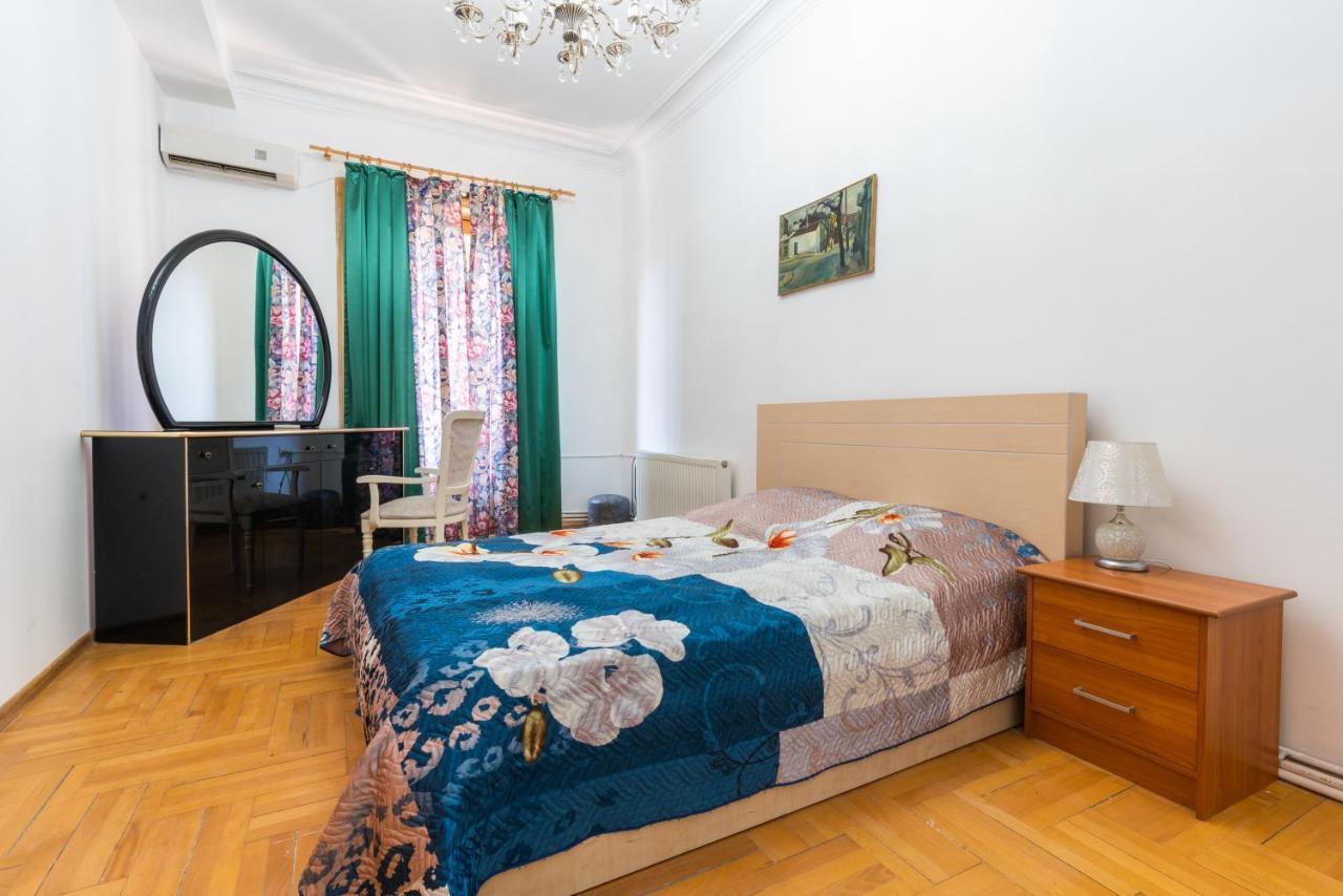Center 4 You Hotel Тбилиси Екстериор снимка