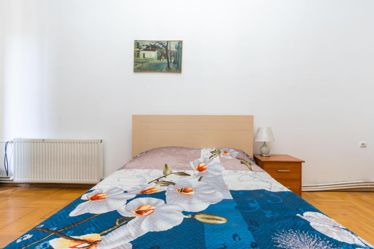 Center 4 You Hotel Тбилиси Екстериор снимка