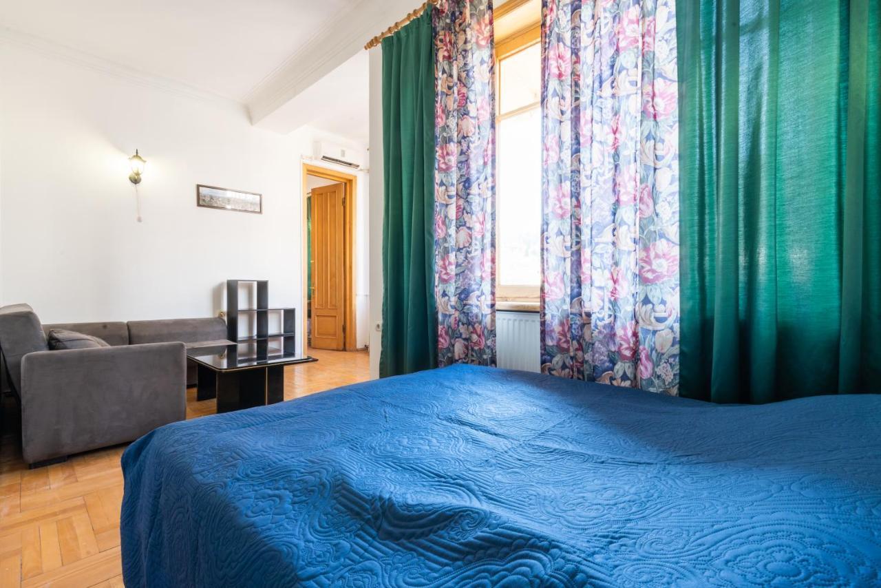 Center 4 You Hotel Тбилиси Екстериор снимка