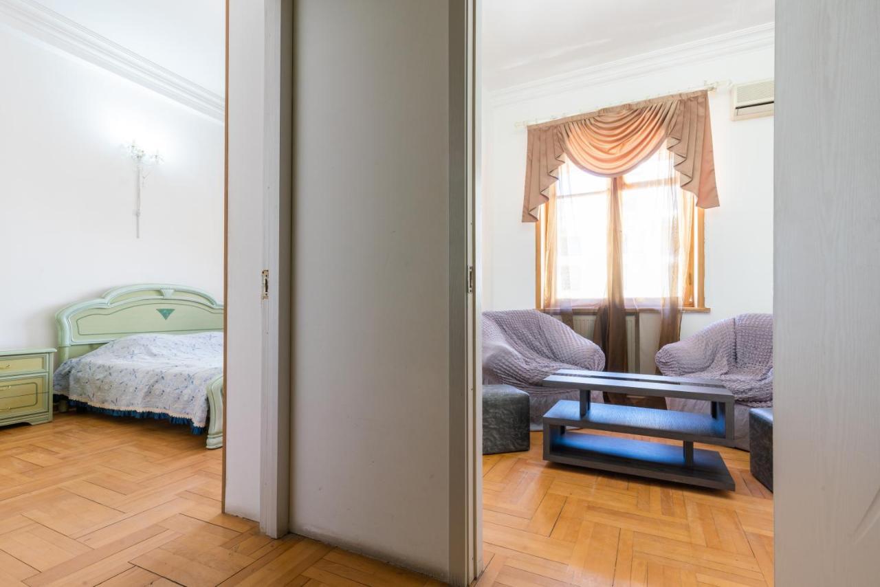 Center 4 You Hotel Тбилиси Екстериор снимка