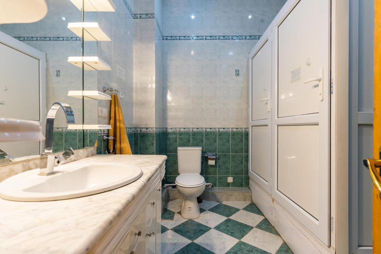 Center 4 You Hotel Тбилиси Екстериор снимка