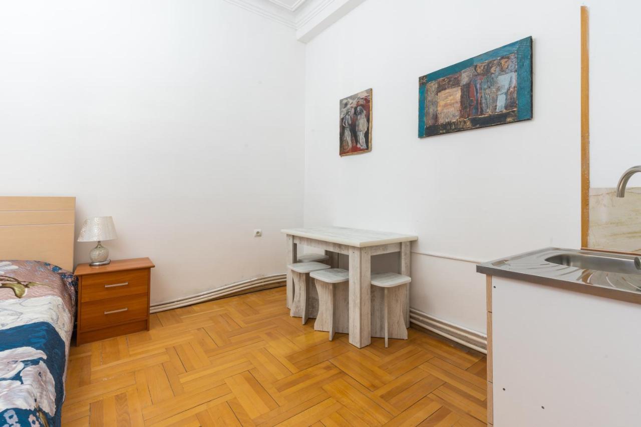 Center 4 You Hotel Тбилиси Екстериор снимка